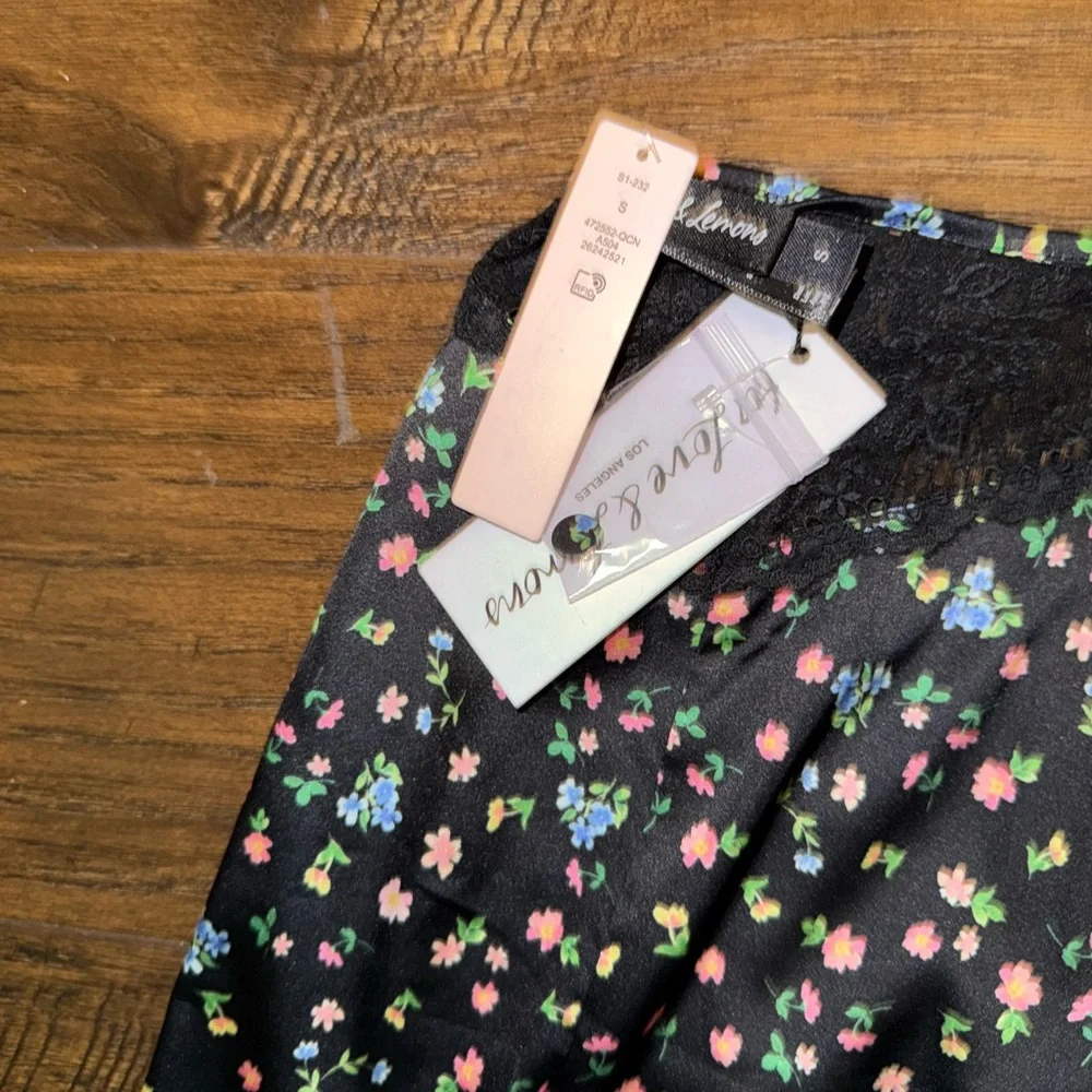 NWT FOR LOVE AND LEMONS x VS COLLECTION LUCY BLACK FLORAL‎ SKIRT SIZE SMALL